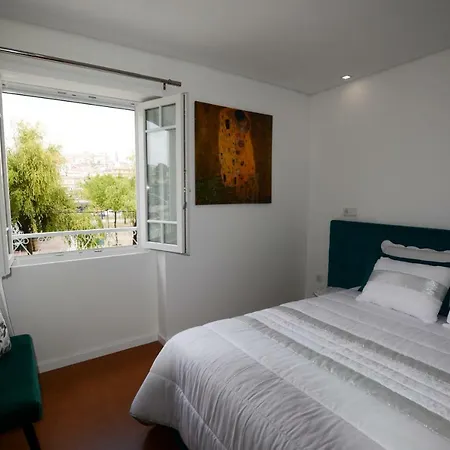 Luxury Golden River - In The Heart Of Center And Wine Cellars Апартаменты