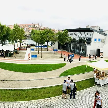 Luxury Golden River - In The Heart Of Center And Wine Cellars Apartment