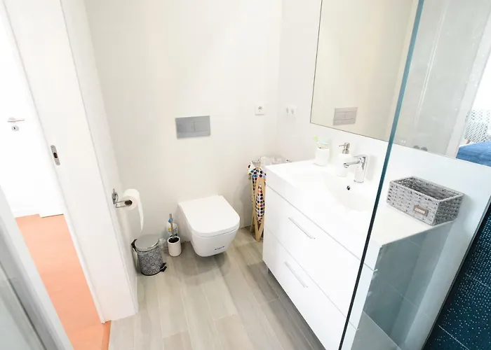 Luxury Golden River - In The Heart Of Center And Wine Cellars Apartment