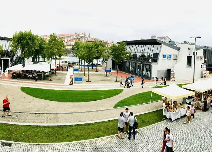 Luxury Golden River - In The Heart Of Center And Wine Cellars Apartment